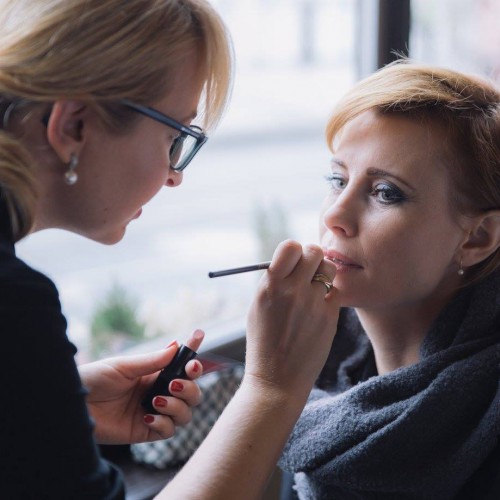 Dita Genin, absolventka Make-up Institute Prague, nyní pracuje pro značku Lancome a zároveň líčí celebrity a modní přehlídky.